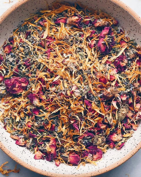 A soothing herbal blend for vaginal health, including rose petals, calendula, chamomile, raspberry leaf, mugwort and yarrow flower and herb.

Yoni Steam, also known as V-Steam or Vaginal Steaming, helps to cleanse the vagina and uterus,regulate menstruate